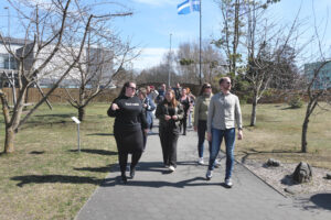 Enercracy projekti konsortsium jalutamas Pernova Smart Parki ümbruses (foto: Kirils Gončarovs)